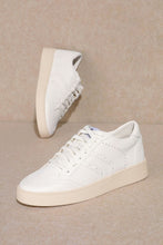 Load image into Gallery viewer, low Top, lace up, Sneakers
