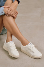 Load image into Gallery viewer, low Top, lace up, Sneakers
